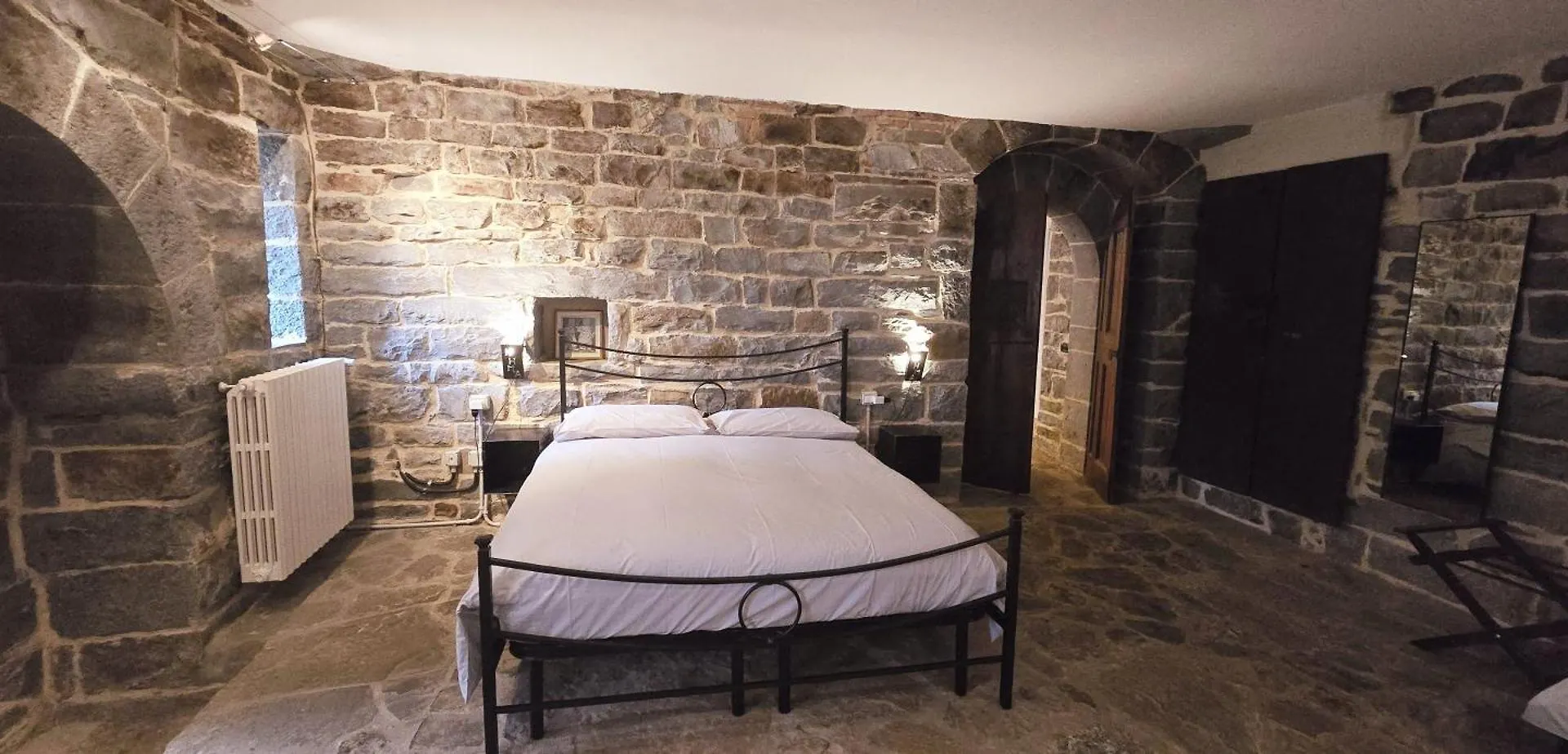 Historical House Medieval Abbey - Al Chiostro Sotto il Monte Apartment